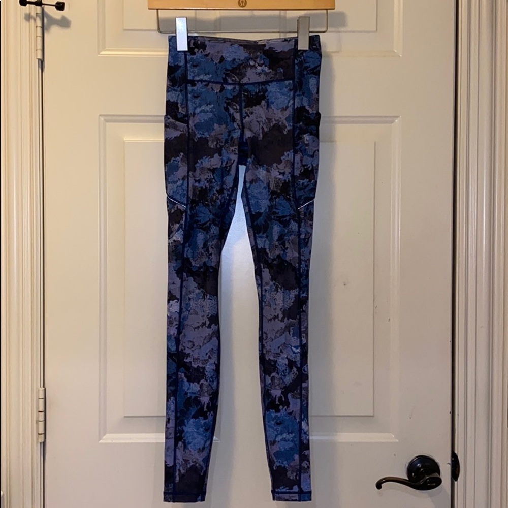 🍋 Lululemon Floral / Camo Print Leggings Size 2